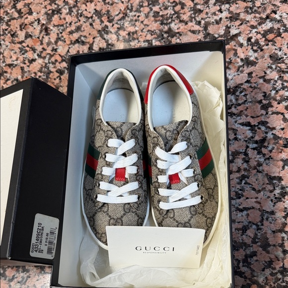Gucci Beige Monogram Sneakers with Red and Green Accents - Picture 6 of 6